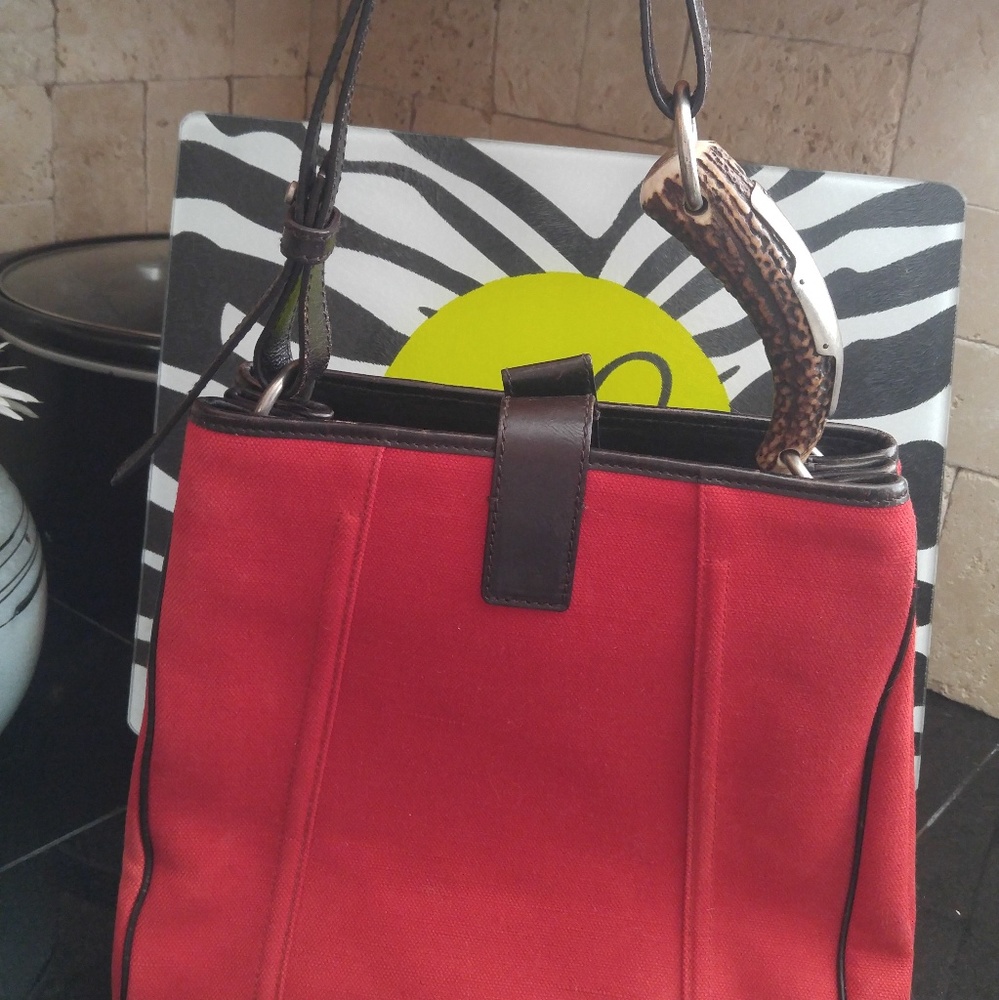Yves Saint Laurent red canvas tusk shoulder bag. - Picture 2 of 8